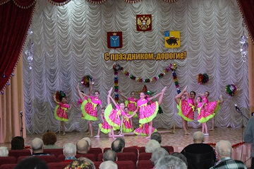 Проживающие Энгельсского дома-интерната вновь посмотрели концерт